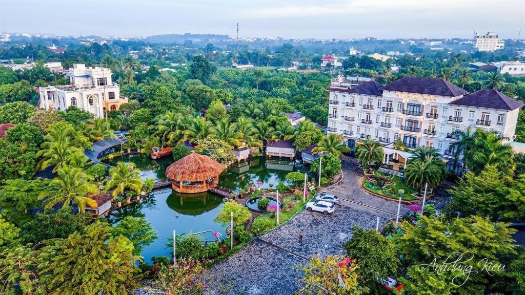 Spring Garden Hotel Lk Long Khanh Exteriör bild